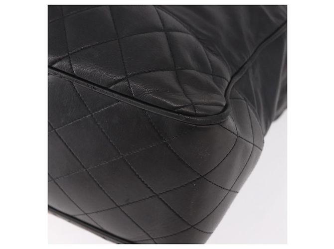 Borsa CHANEL Matelasse in pelle di agnello nera e oro CC Auth 183326A Nero D'oro - vista 14