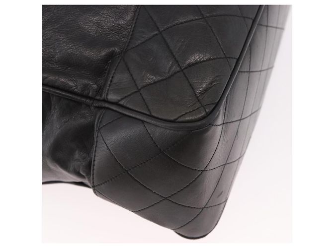 Borsa CHANEL Matelasse in pelle di agnello nera e oro CC Auth 183326A Nero D'oro - vista 15