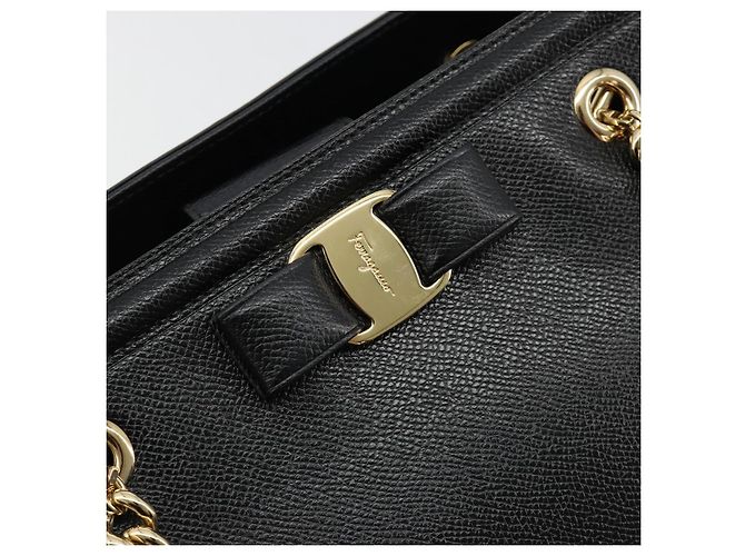Bolso de hombro Salvatore Ferragamo Vala Chain de cuero negro y dorado Auth ka4612V - vista 17