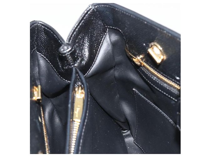 Bolso de hombro Salvatore Ferragamo Vala Chain de cuero negro y dorado Auth ka4612V - vista 20