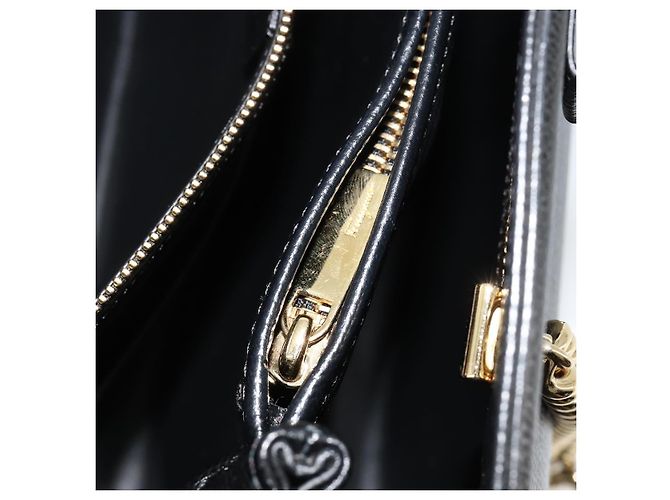 Bolso de hombro Salvatore Ferragamo Vala Chain de cuero negro y dorado Auth ka4612V - vista 23