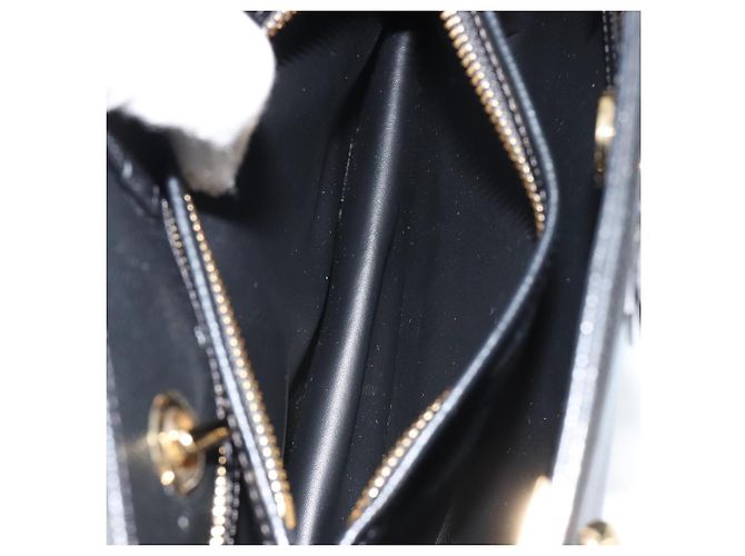 Bolso de hombro Salvatore Ferragamo Vala Chain de cuero negro y dorado Auth ka4612V - vista 24
