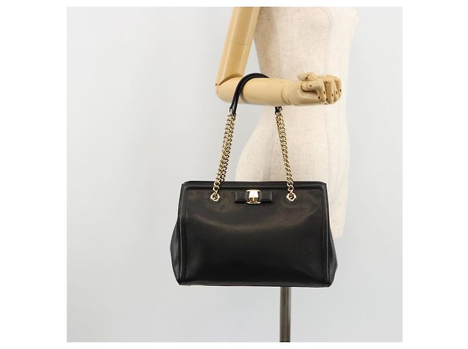 Bolso de hombro Salvatore Ferragamo Vala Chain de cuero negro y dorado Auth ka4612V - vista 26