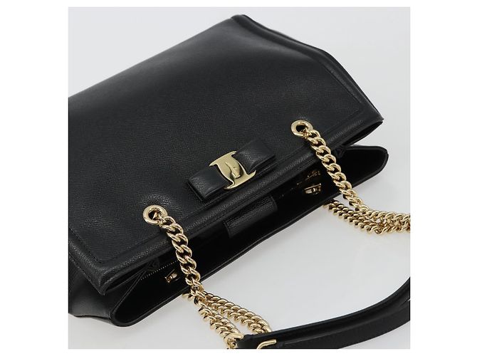 Bolso de hombro Salvatore Ferragamo Vala Chain de cuero negro y dorado Auth ka4612V - vista 6