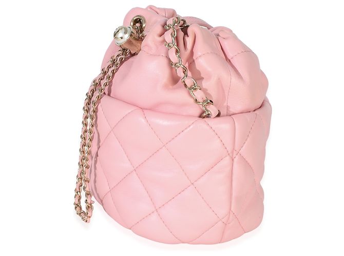 Borsa bucket Chanel in agnello trapuntato rosa con coulisse e perle - vista 3