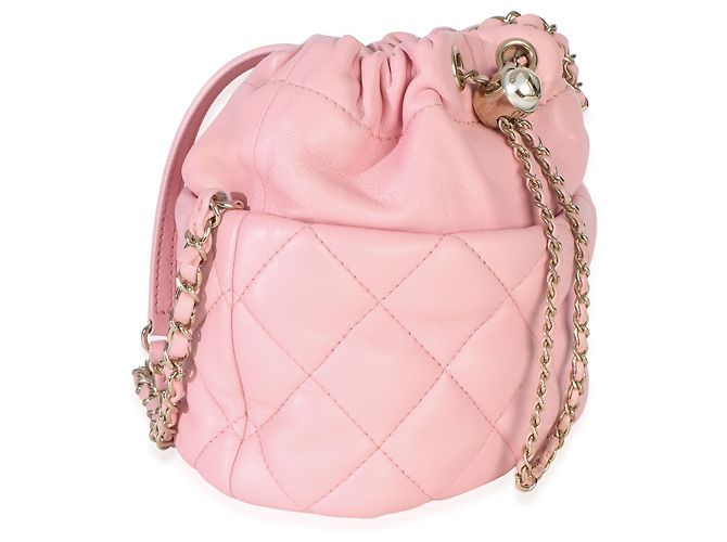Borsa bucket Chanel in agnello trapuntato rosa con coulisse e perle - vista 4