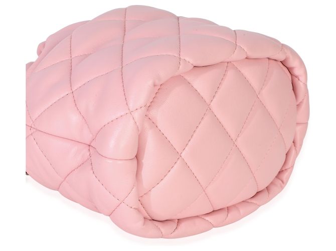 Borsa bucket Chanel in agnello trapuntato rosa con coulisse e perle - vista 7