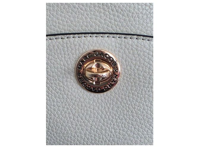 Marc Jacobs Borsa Camera Signet Turnlock in pelle beige - vista 15