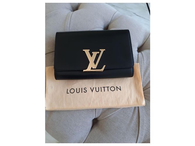 Louis Vuitton Pochette in Pelle Nera con Catena Nero - vista 8