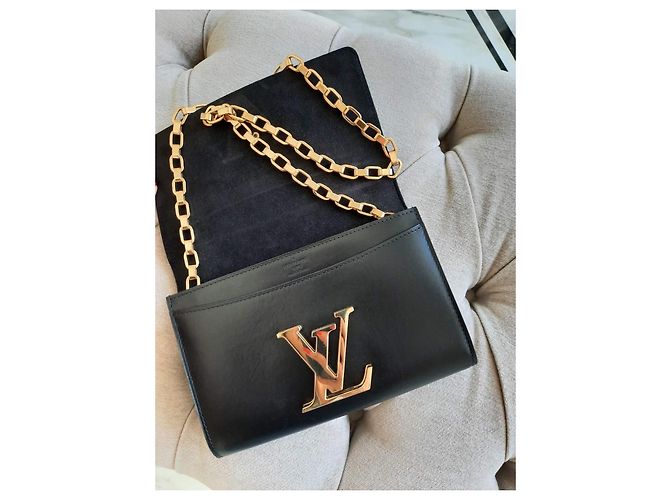 Louis Vuitton Pochette in Pelle Nera con Catena Nero - vista 9