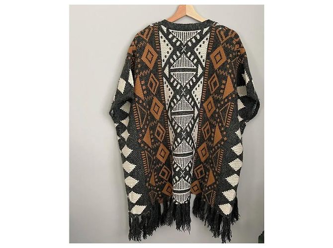 Autre Marque Strick-Poncho mit geometrischem Muster und Fransen Braun Schwarz Weiß Grau - Ansicht 2