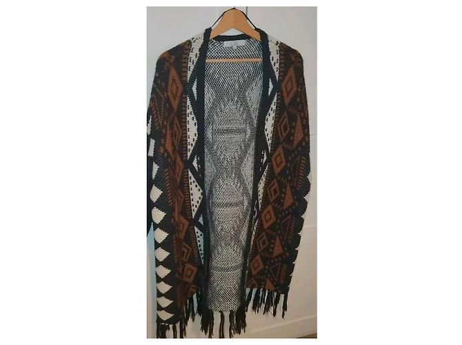 Autre Marque Strick-Poncho mit geometrischem Muster und Fransen Braun Schwarz Weiß Grau - Ansicht 8