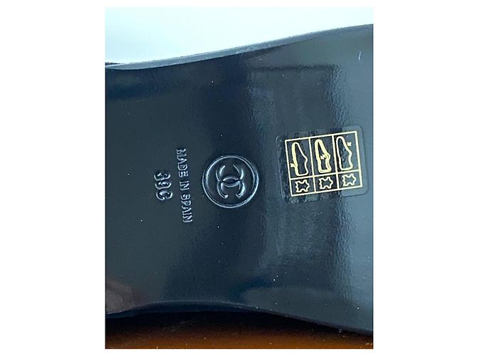 Mocassini Chanel in velluto nero con logo CC - vista 2