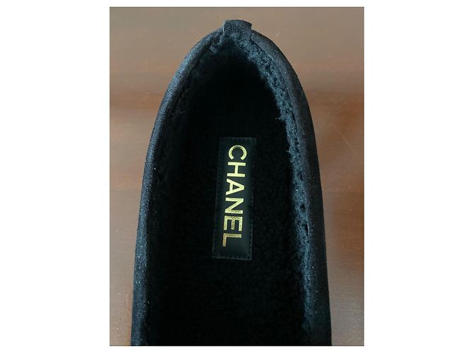 Mocassini Chanel in velluto nero con logo CC - vista 3