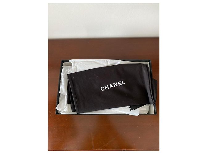 Mocassini Chanel in velluto nero con logo CC - vista 4