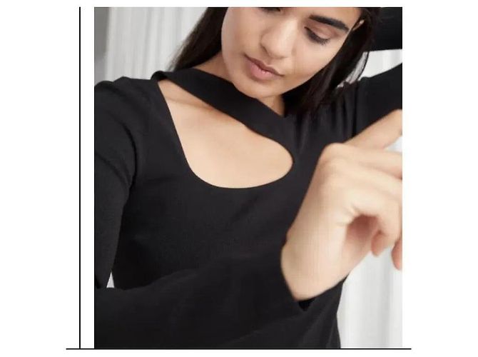 Autre Marque &Other Stories Top nero a maniche lunghe con cut-out - vista 3