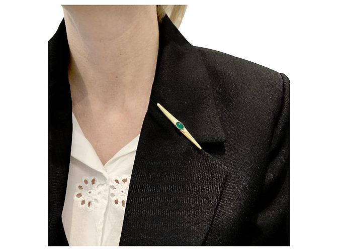 Spilla Van Cleef & Arpels, oro giallo, platino, crisoprasio a cabochon e diamanti. - vista 5