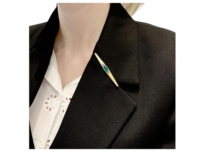 Spilla Van Cleef & Arpels, oro giallo, platino, crisoprasio a cabochon e diamanti. - vista 6
