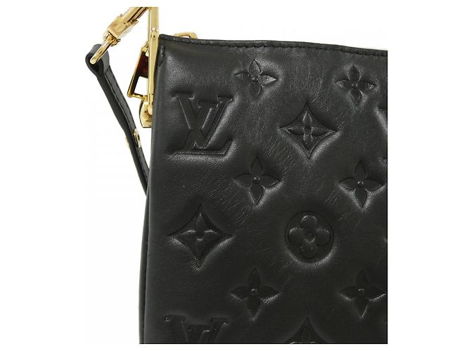 Borsa a tracolla Louis Vuitton Coussin BB in pelle di agnello Nero - vista 4
