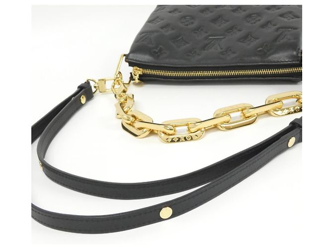 Borsa a tracolla Louis Vuitton Coussin BB in pelle di agnello Nero - vista 8