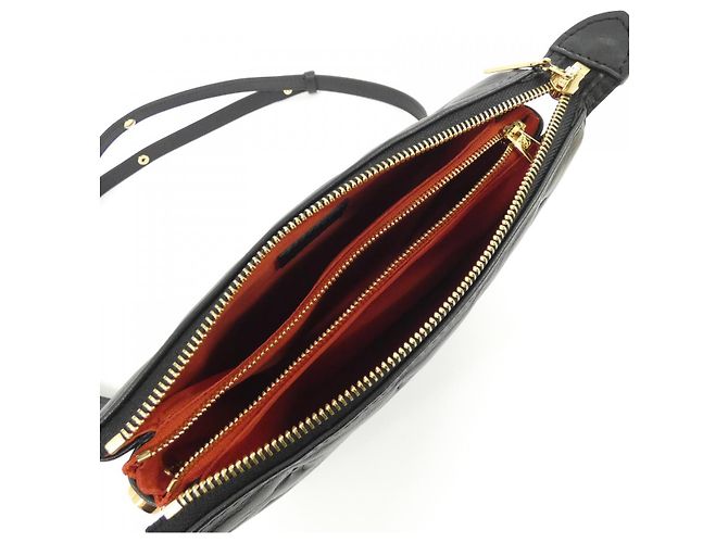 Borsa a tracolla Louis Vuitton Coussin BB in pelle di agnello Nero - vista 9