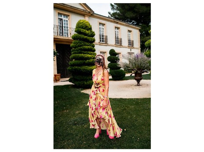 Emanuel Ungaro Ungaro Plissee-Kleid mit gelbem Blumenmuster und Rüschen Pink - Ansicht 2
