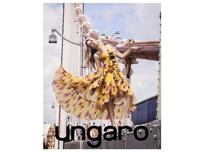 Emanuel Ungaro Ungaro Plissee-Kleid mit gelbem Blumenmuster und Rüschen Pink - Ansicht 3