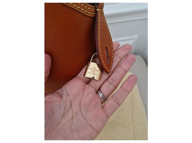 Louis Vuitton Lockit Borsa in pelle Nomad Marrone - vista 4