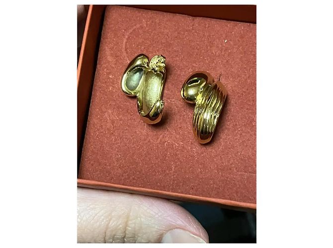Autre Marque Pendientes esculturales acanalados en tono dorado - vista 6
