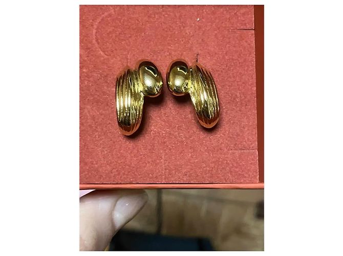 Autre Marque Pendientes esculturales acanalados en tono dorado - vista 8