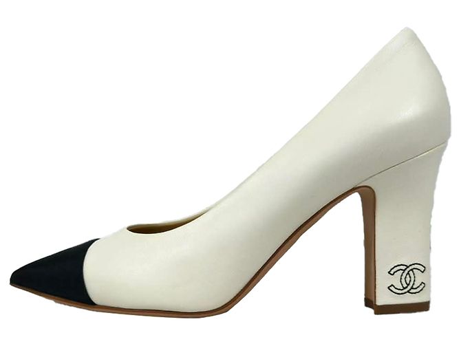 Timeless Stilettos Chanel CC de punta fina en piel blanca Blanco - vista 4