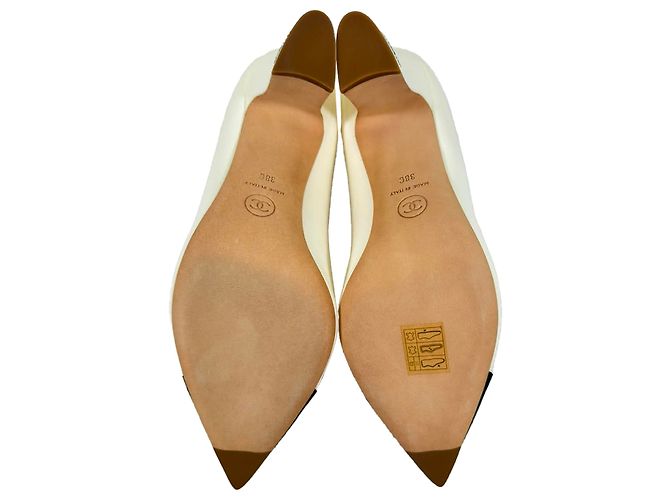 Timeless Stilettos Chanel CC de punta fina en piel blanca Blanco - vista 7