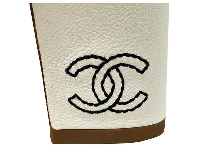 Timeless Stilettos Chanel CC de punta fina en piel blanca Blanco - vista 8