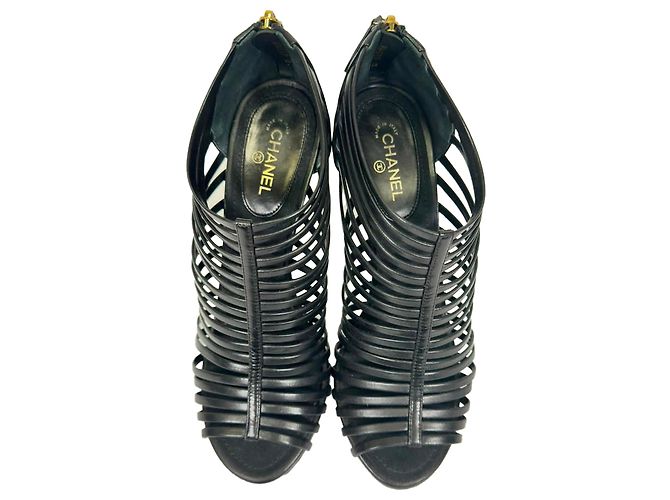 Timeless Sandali con tacco Chanel CC in pelle nera Nero - vista 5