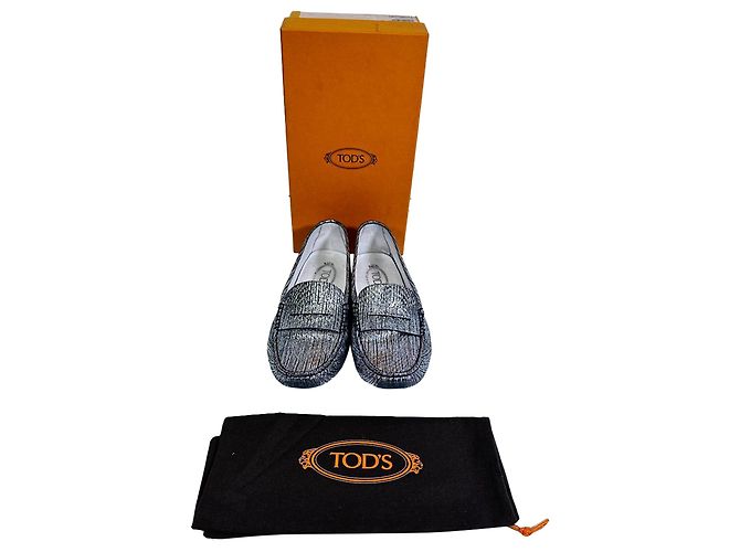 Mocassini Tod's in pelle argentata con accenti metallici Argento - vista 11