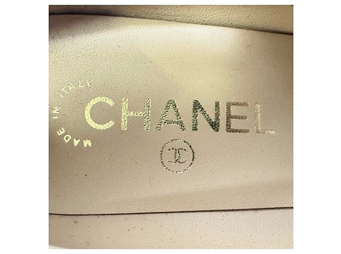 Timeless Décolleté Chanel Cap Toe in pelle beige - vista 10