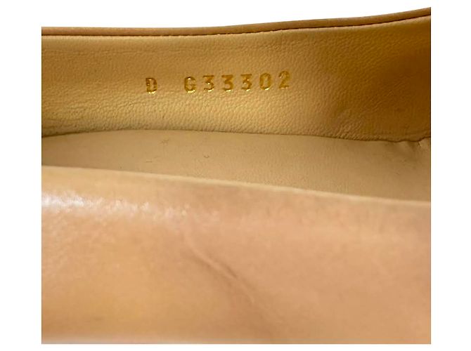 Timeless Décolleté Chanel Cap Toe in pelle beige - vista 12