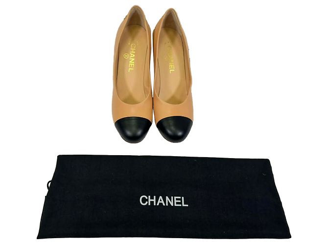 Timeless Décolleté Chanel Cap Toe in pelle beige - vista 14