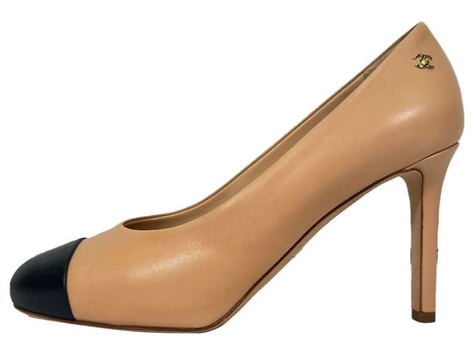 Timeless Décolleté Chanel Cap Toe in pelle beige - vista 4