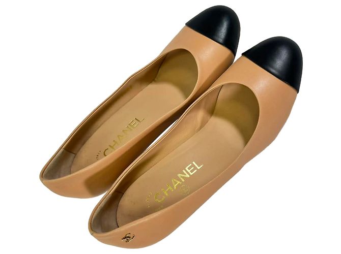 Timeless Décolleté Chanel Cap Toe in pelle beige - vista 6