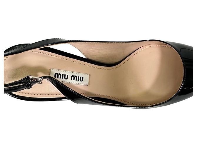 Escarpines slingback con adornos en charol negro Miu Miu - vista 10