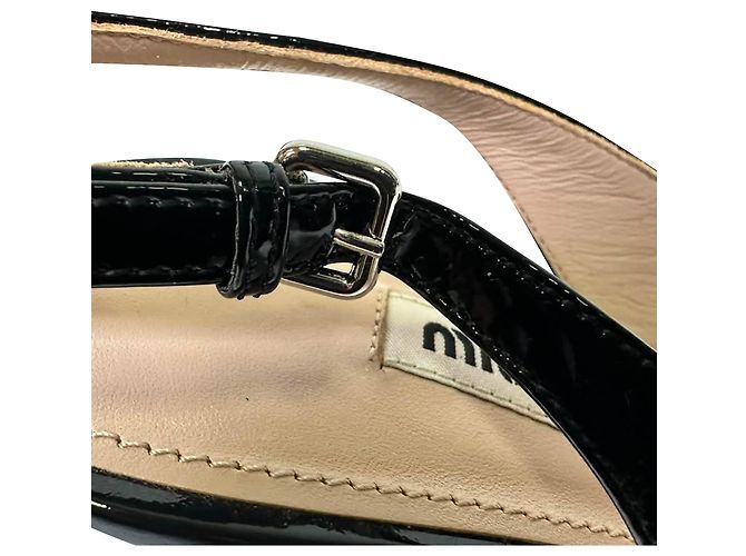 Escarpines slingback con adornos en charol negro Miu Miu - vista 12