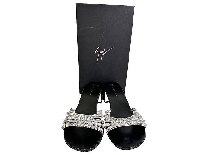 Sandali con tacco slide Giuseppe Zanotti in pelle argento decorati con strass - vista 10
