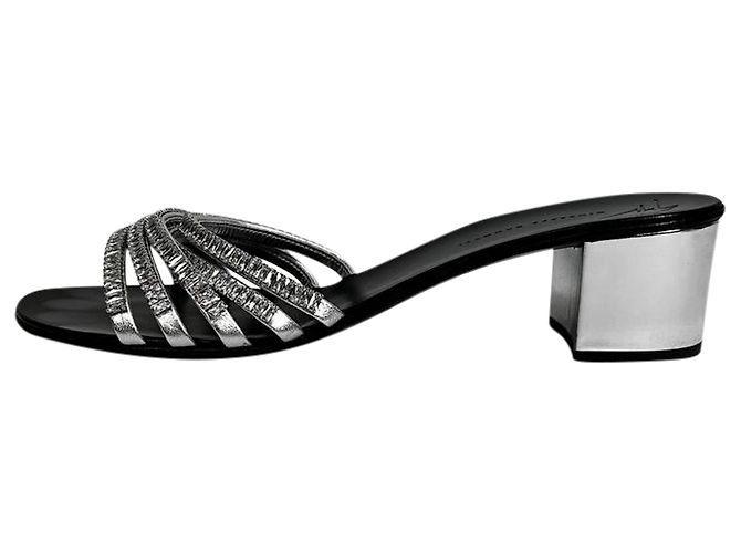 Sandali con tacco slide Giuseppe Zanotti in pelle argento decorati con strass - vista 4