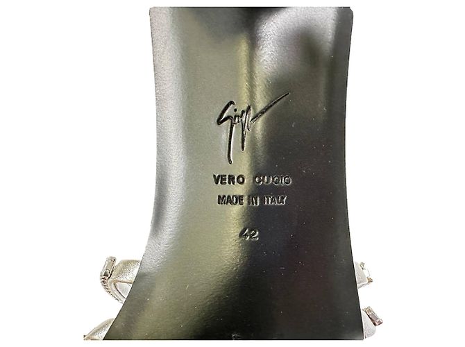 Sandali con tacco slide Giuseppe Zanotti in pelle argento decorati con strass - vista 8