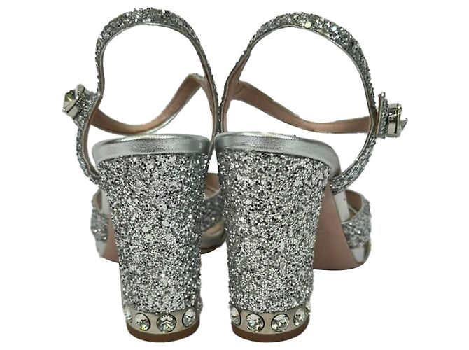 Sandalias de cuero con adornos de cristal Miu Miu en Silver Glitter Plata Metálico - vista 3