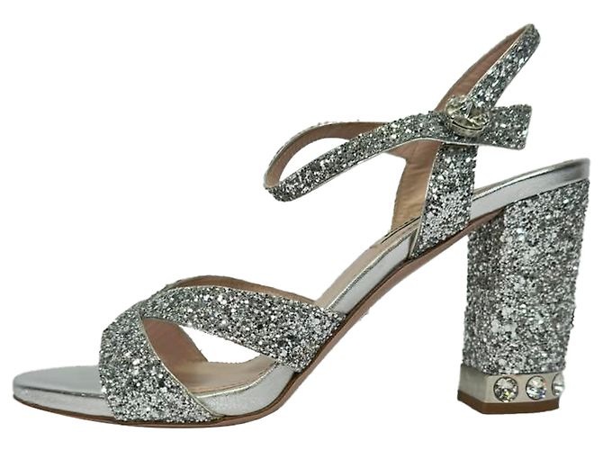 Sandalias de cuero con adornos de cristal Miu Miu en Silver Glitter Plata Metálico - vista 4