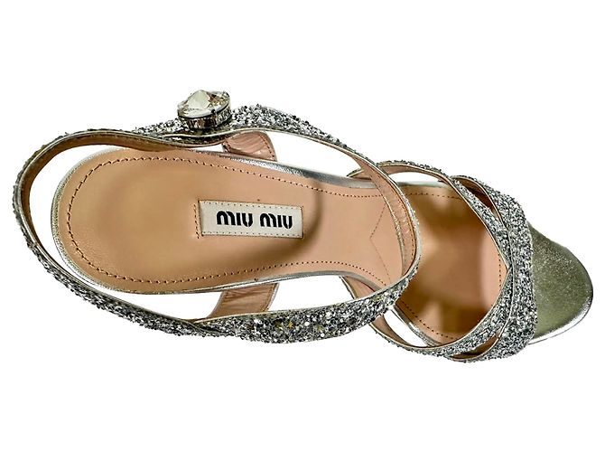 Sandalias de cuero con adornos de cristal Miu Miu en Silver Glitter Plata Metálico - vista 7