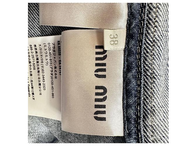 Miu Miu Cropped Shirt mit Raw Hem in Hellblauem Denim - Ansicht 13