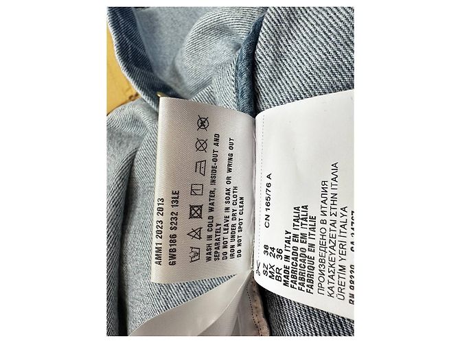 Miu Miu Cropped Shirt mit Raw Hem in Hellblauem Denim - Ansicht 16